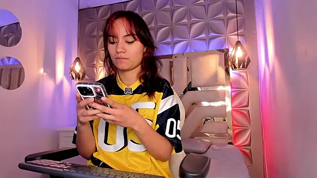 Snapshot of nahia_low chatting on February 17, 2025, 9:24 am nahia low online show from February 17, 2025, 9:24 am