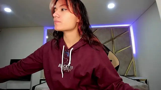 Snapshot of nahia_low chatting on February 27, 2025, 3:36 am nahia low online show from February 27, 2025, 3:36 am