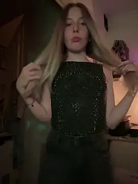 Snapshot of VeraSerephina chatting on December 13, 2025, 8:25 pm VeraSerephina online show from December 13, 2025, 8:25 pm