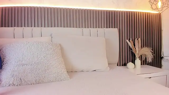 SHANONCLARK online show from November 1, 2025, 6:21 pm