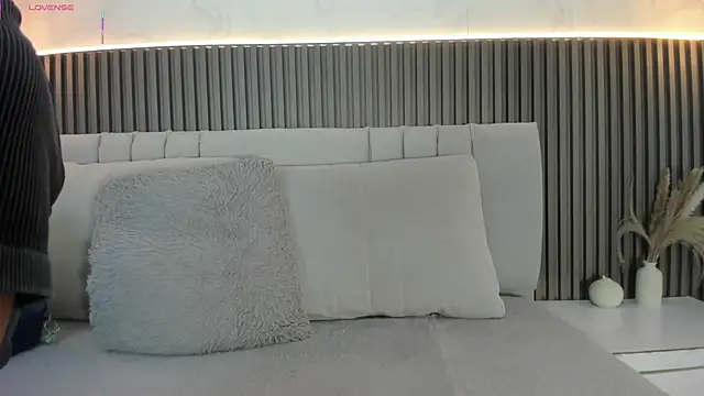 SHANONCLARK online show from November 18, 2025, 7:07 pm