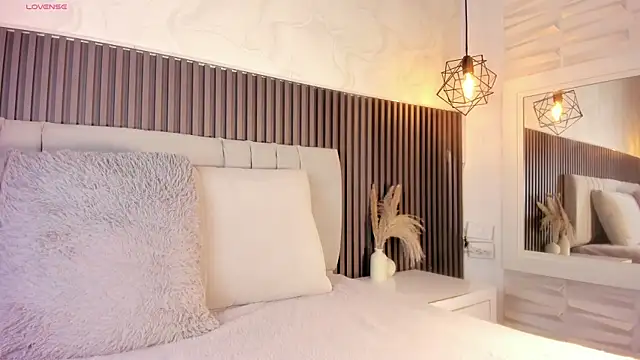 SHANONCLARK online show from November 23, 2025, 11:10 am