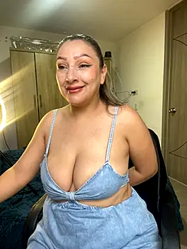 Snapshot of Lady__Pink chatting on October 27, 2025, 8:35 pm Lady Pink online show from October 27, 2025, 8:35 pm