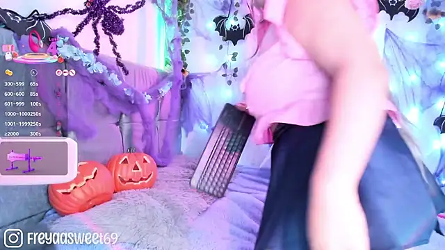 Snapshot of Sweet_freya1 chatting on October 31, 2025, 5:19 am Sweet freya1 online show from October 31, 2025, 5:19 am