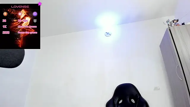 Snapshot of Aron_Baylor chatting on November 12, 2025, 10:15 am Aron Baylor online show from November 12, 2025, 10:15 am