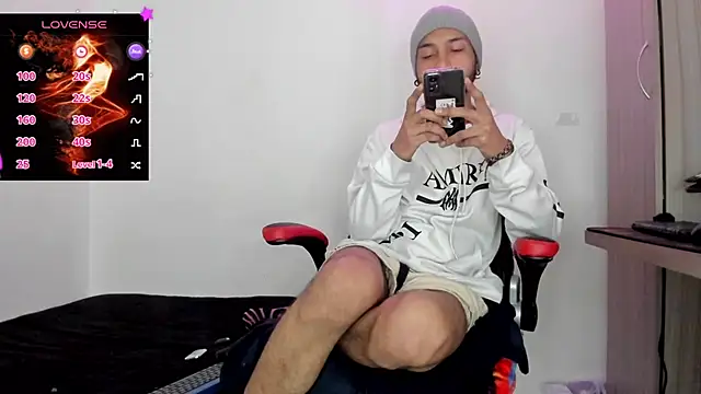 Snapshot of Aron_Baylor chatting on November 16, 2025, 9:37 am Aron Baylor online show from November 16, 2025, 9:37 am