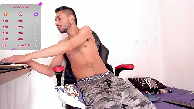 Snapshot of Aron_Baylor chatting on December 14, 2025, 6:01 pm Aron Baylor online show from December 14, 2025, 6:01 pm