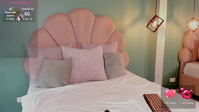 Snapshot of bhritany_brow chatting on October 25, 2025, 7:52 pm bhritany brow online show from October 25, 2025, 7:52 pm