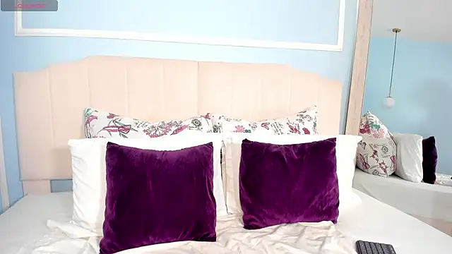 Snapshot of bhritany_brow chatting on December 5, 2025, 10:35 am bhritany brow online show from December 5, 2025, 10:35 am