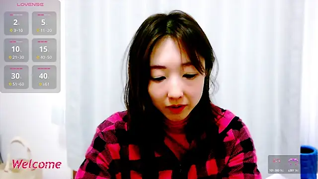 Snapshot of Love_me_Eri_ chatting on March 3, 2025, 6:04 am Love me Eri online show from March 3, 2025, 6:04 am