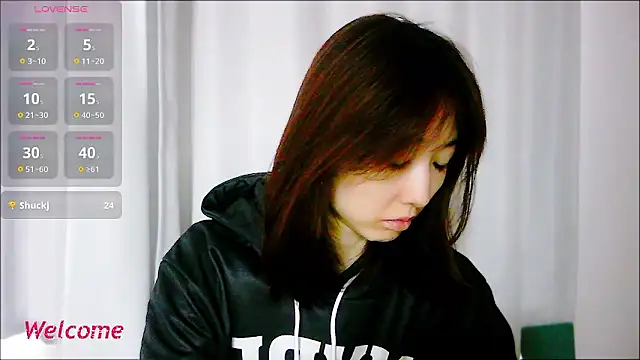 Snapshot of Love_me_Eri_ chatting on October 1, 2025, 12:16 am Love me Eri online show from October 1, 2025, 12:16 am