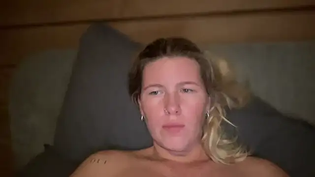 moonamii online show from October 6, 2025, 11:46 pm