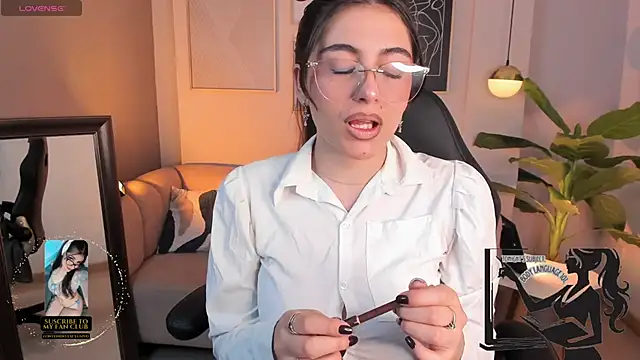 Snapshot of Ellie_Jhonson__ chatting on October 27, 2025, 12:04 am Ellie Jhonson   online show from October 27, 2025, 12:04 am