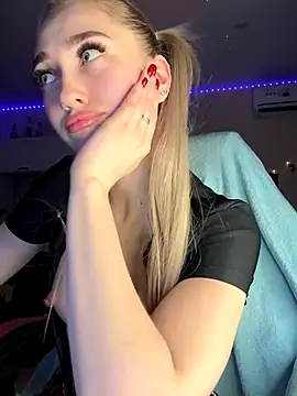 Good  Girl  online show from September 28, 2025, 6:35 pm