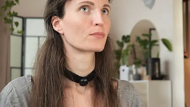 yulladao online show from October 20, 2025, 4:18 pm