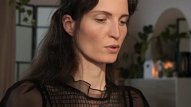 yulladao online show from October 23, 2025, 3:44 pm