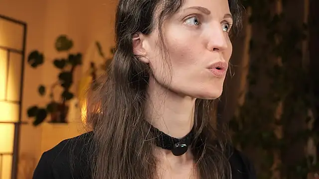 yulladao online show from November 14, 2025, 5:55 pm