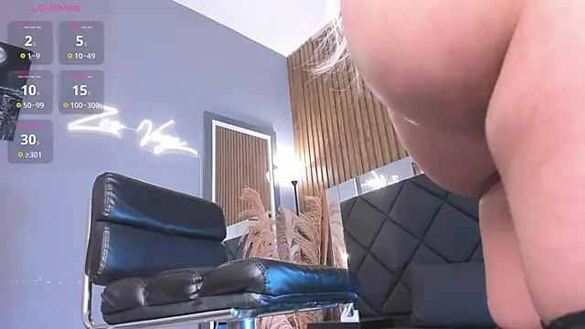 Zoevegass online show from February 10, 2025, 5:41 pm