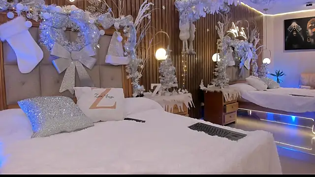 Zoevegass online show from November 24, 2025, 5:34 pm