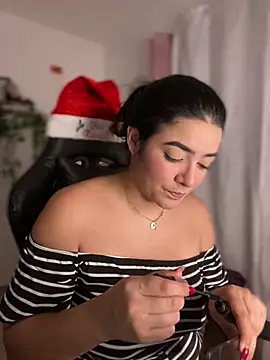 Snapshot of Lia_flowers chatting on December 27, 2024, 1:32 am Lia flowers online show from December 27, 2024, 1:32 am