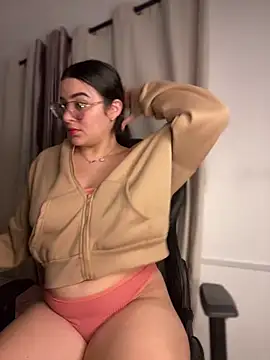 Snapshot of Lia_flowers chatting on January 25, 2025, 1:21 am Lia flowers online show from January 25, 2025, 1:21 am