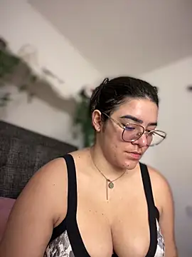 Snapshot of Lia_flowers chatting on March 17, 2025, 11:00 pm Lia flowers online show from March 17, 2025, 11:00 pm