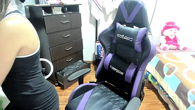 Snapshot of LuisaReyes_2911 chatting on December 16, 2024, 1:21 am LuisaReyes 2911 online show from December 16, 2024, 1:21 am