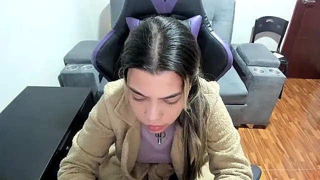 Snapshot of LuisaReyes_2911 chatting on March 3, 2025, 2:36 am LuisaReyes 2911 online show from March 3, 2025, 2:36 am