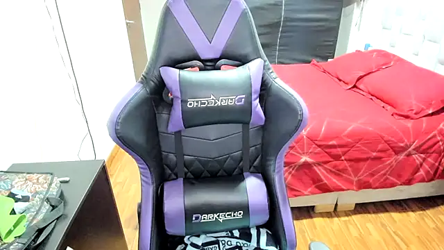 Snapshot of LuisaReyes_2911 chatting on November 23, 2025, 2:11 am LuisaReyes 2911 online show from November 23, 2025, 2:11 am