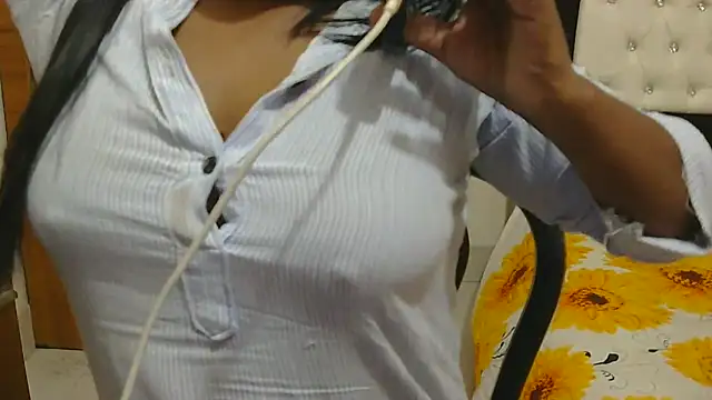 Snapshot of esita_1212 chatting on October 26, 2025, 1:00 am esita 1212 online show from October 26, 2025, 1:00 am