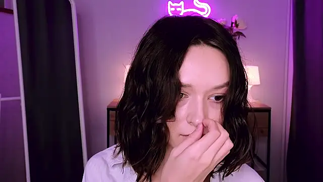 Snapshot of VivianLy_ chatting on February 2, 2025, 12:35 pm VivianLy online show from February 2, 2025, 12:35 pm