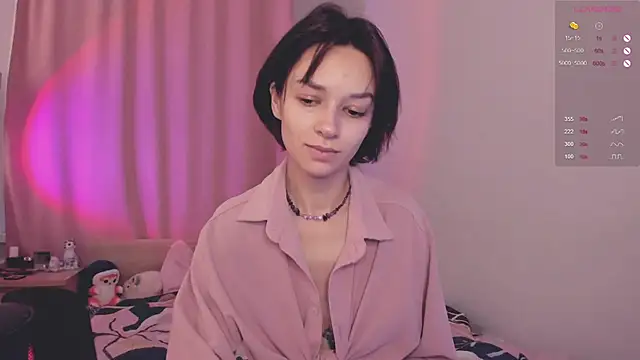 Snapshot of VivianLy_ chatting on December 4, 2025, 12:14 pm VivianLy online show from December 4, 2025, 12:14 pm