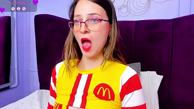 Snapshot of AmbeerWood_ chatting on March 9, 2025, 2:54 pm AmbeerWood online show from March 9, 2025, 2:54 pm