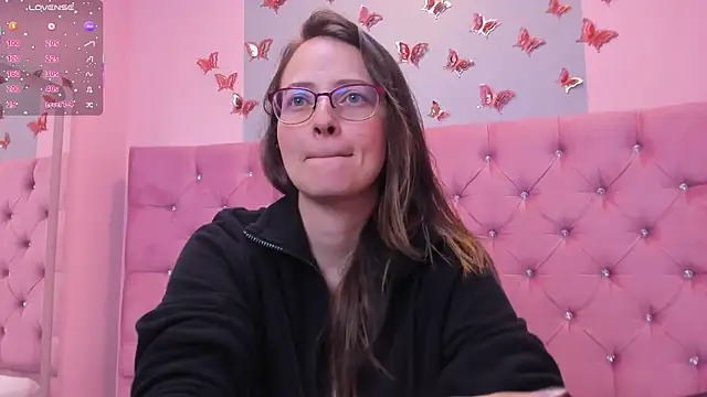 Snapshot of AmbeerWood_ chatting on September 28, 2025, 11:48 am AmbeerWood online show from September 28, 2025, 11:48 am