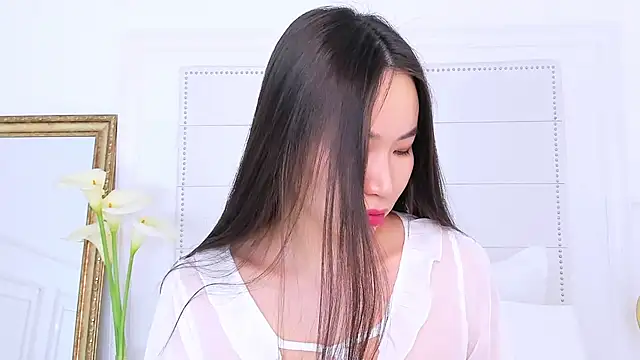 NaomiYuu online show from February 7, 2025, 2:19 am