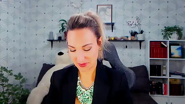 Snapshot of MillaXQueen chatting on October 25, 2025, 3:07 pm MillaXQueen online show from October 25, 2025, 3:07 pm