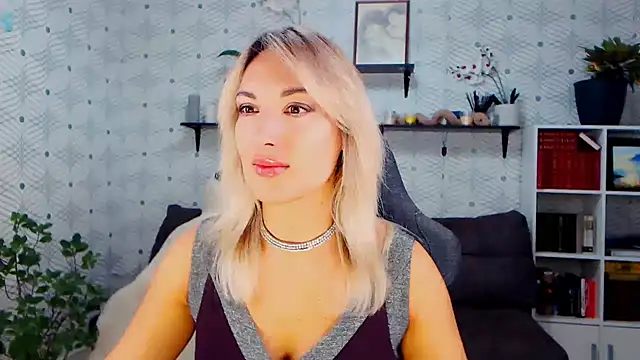 Snapshot of MillaXQueen chatting on November 4, 2025, 1:54 pm MillaXQueen online show from November 4, 2025, 1:54 pm