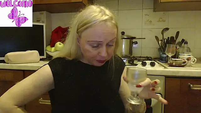 martachatte online show from March 13, 2025, 6:56 pm