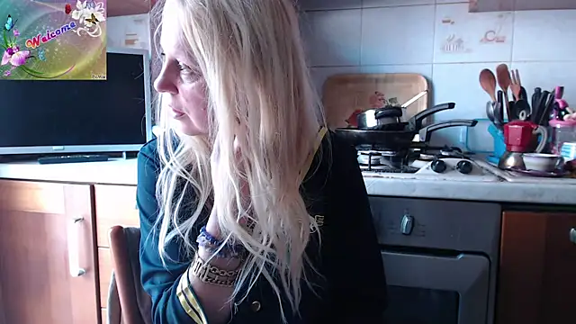 martachatte online show from September 16, 2025, 7:42 am