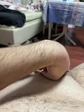 Snapshot of strange6696 chatting on November 5, 2025, 1:33 pm strange6696 online show from November 5, 2025, 1:33 pm