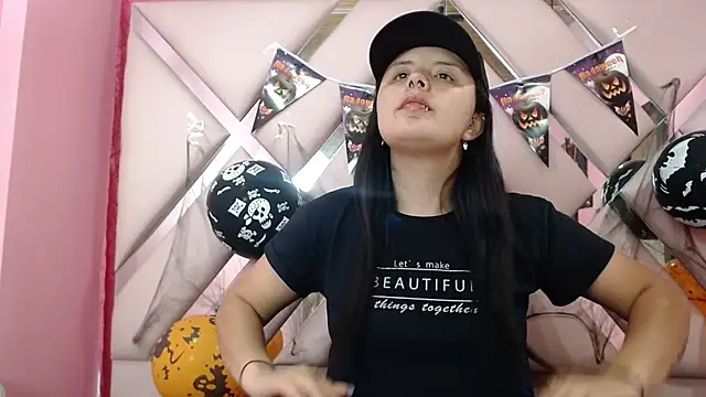 nathaly low1 online show from October 21, 2025, 3:18 am