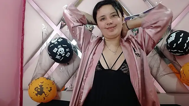 nathaly low1 online show from October 22, 2025, 3:07 am