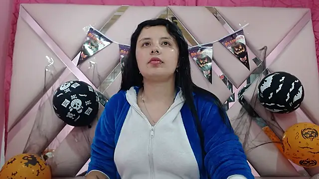 nathaly low1 online show from October 28, 2025, 2:59 am