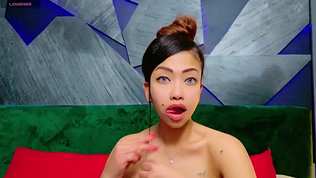 ElyaQuinn online show from January 25, 2025, 2:14 pm