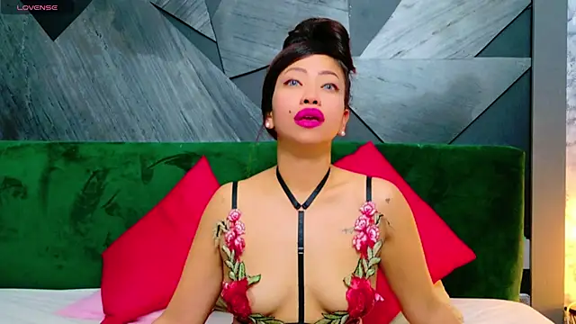 ElyaQuinn online show from February 21, 2025, 1:11 pm