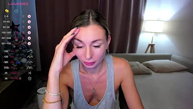 Snapshot of DannaEvan chatting on January 5, 2025, 8:11 am DannaEvan online show from January 5, 2025, 8:11 am