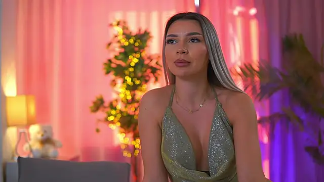 ArtTeasee online show from March 22, 2025, 1:19 pm