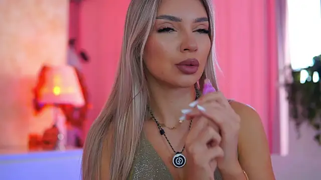 ArtTeasee online show from November 3, 2025, 9:32 am