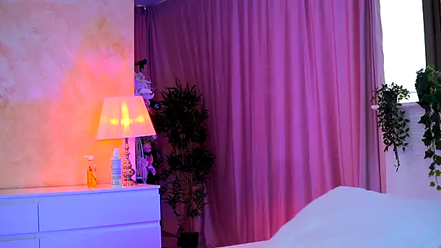 ArtTeasee online show from November 27, 2025, 9:11 am