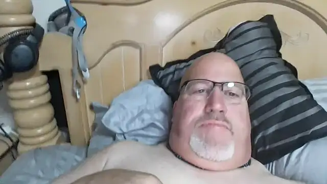 Bigbear0563 online show from October 7, 2025, 4:26 pm